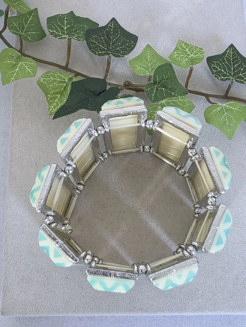 Chic Mint Green Chevron Silver Tone Stretch Statement Cuff Bracelet